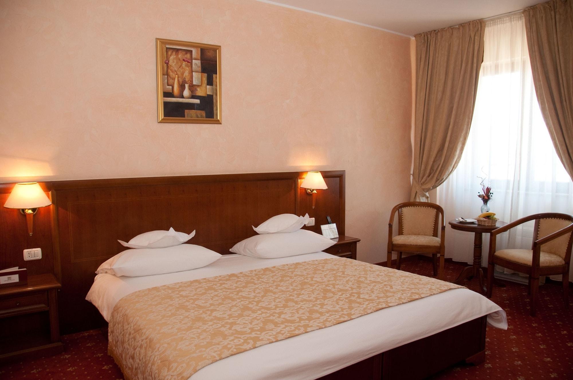 Hotel Opera Plaza Κλουζ-Ναπόκα Εξωτερικό φωτογραφία