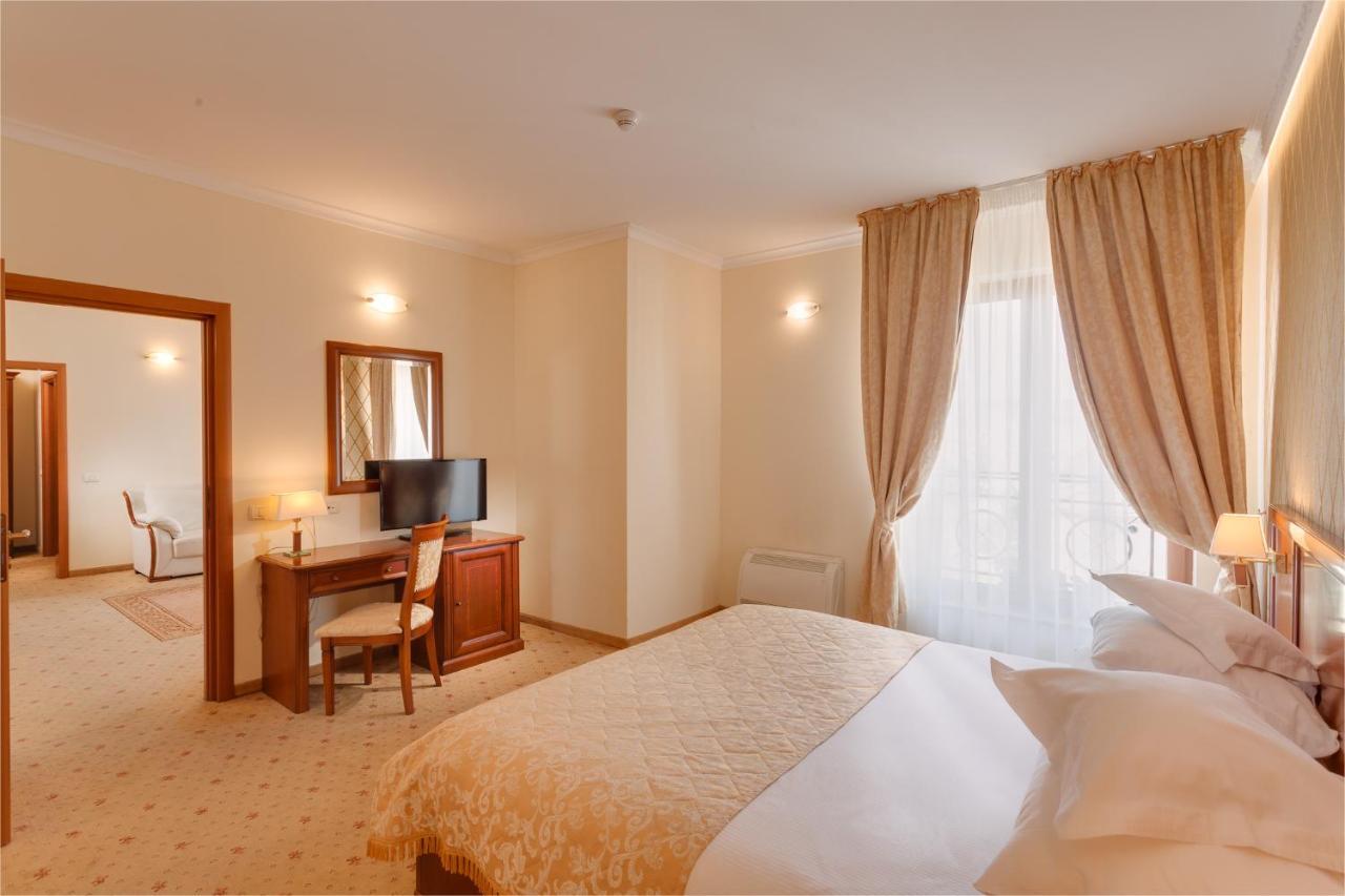 Hotel Opera Plaza Κλουζ-Ναπόκα Εξωτερικό φωτογραφία