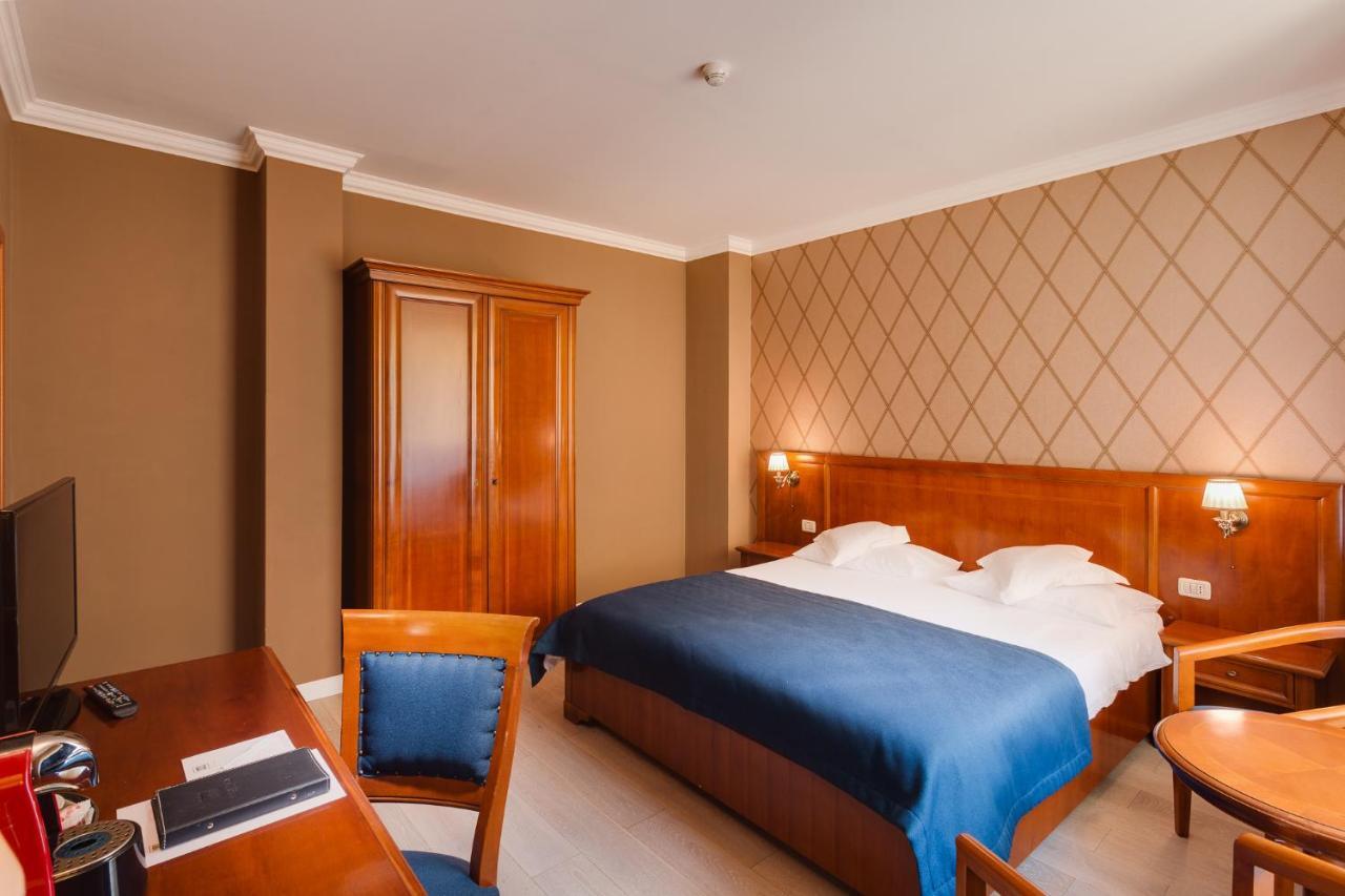 Hotel Opera Plaza Κλουζ-Ναπόκα Εξωτερικό φωτογραφία