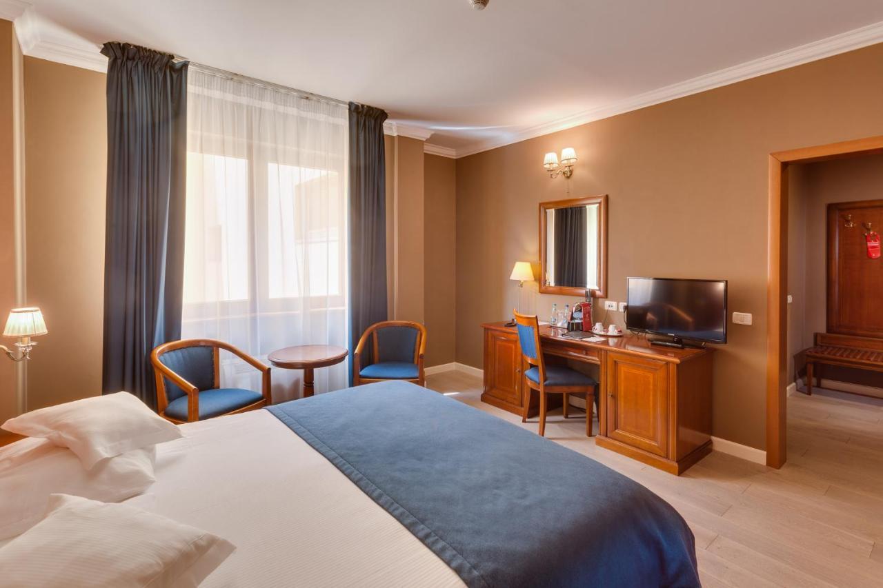 Hotel Opera Plaza Κλουζ-Ναπόκα Εξωτερικό φωτογραφία