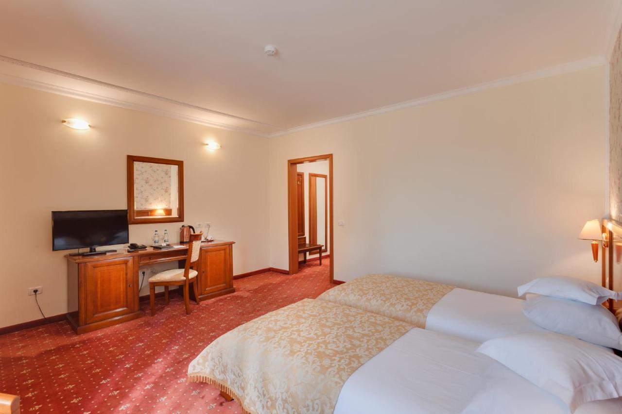 Hotel Opera Plaza Κλουζ-Ναπόκα Εξωτερικό φωτογραφία