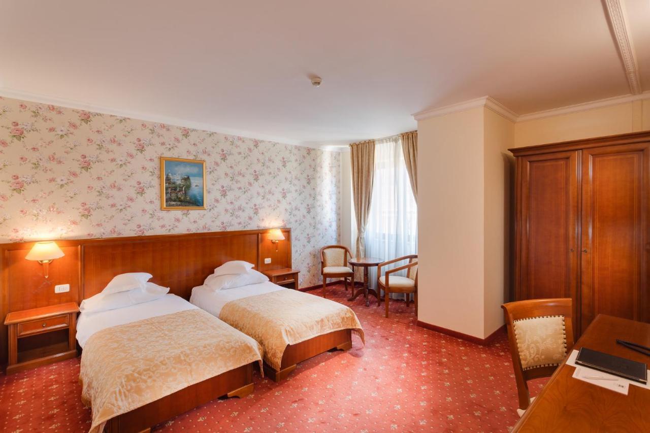 Hotel Opera Plaza Κλουζ-Ναπόκα Εξωτερικό φωτογραφία