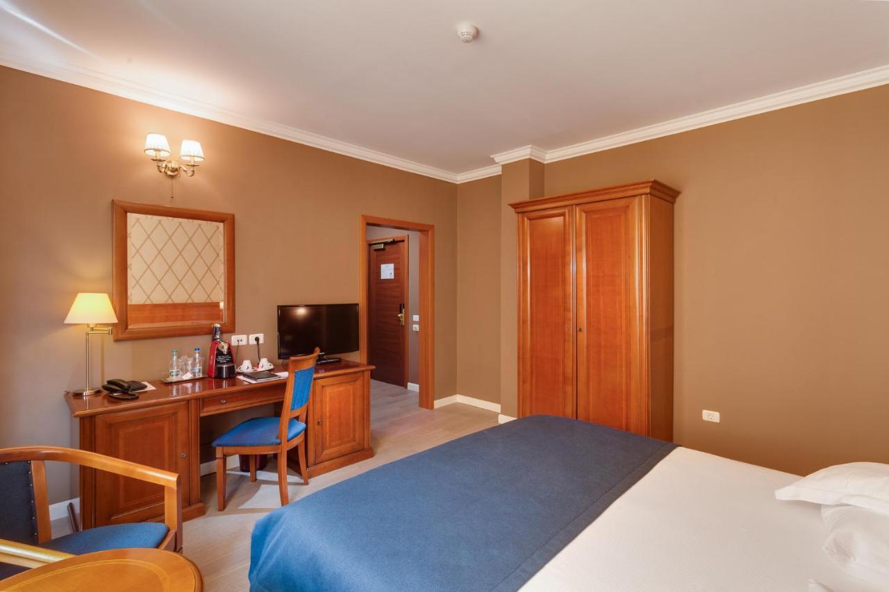 Hotel Opera Plaza Κλουζ-Ναπόκα Εξωτερικό φωτογραφία