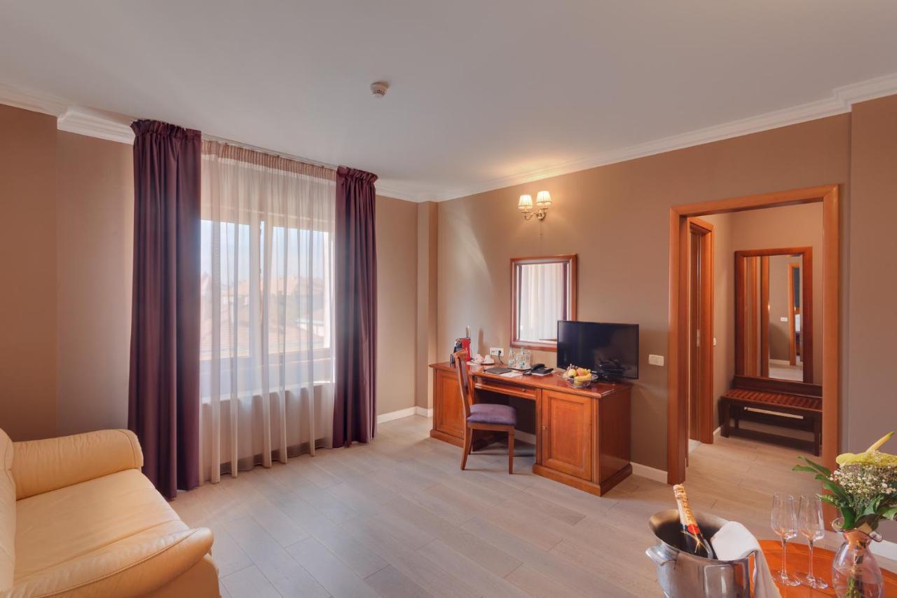 Hotel Opera Plaza Κλουζ-Ναπόκα Εξωτερικό φωτογραφία