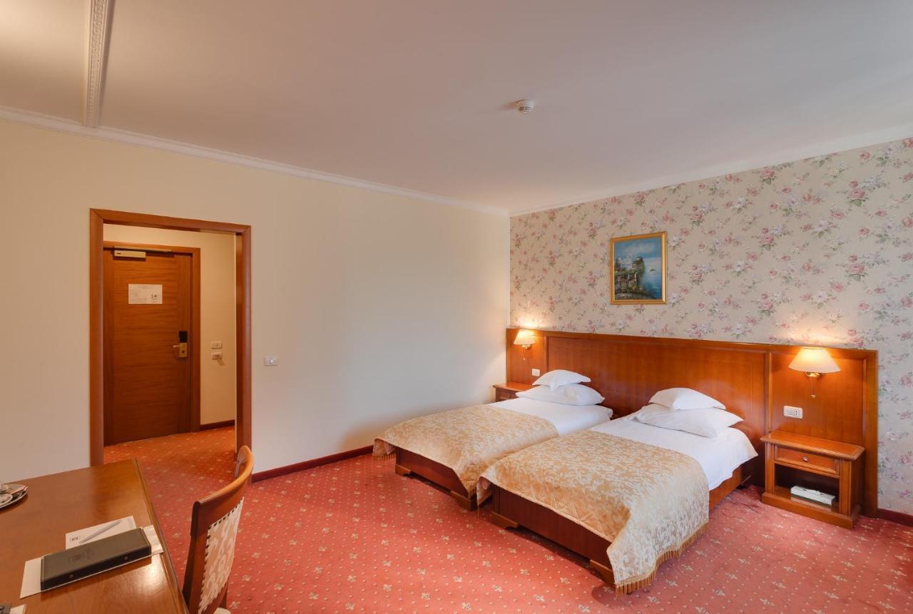 Hotel Opera Plaza Κλουζ-Ναπόκα Εξωτερικό φωτογραφία