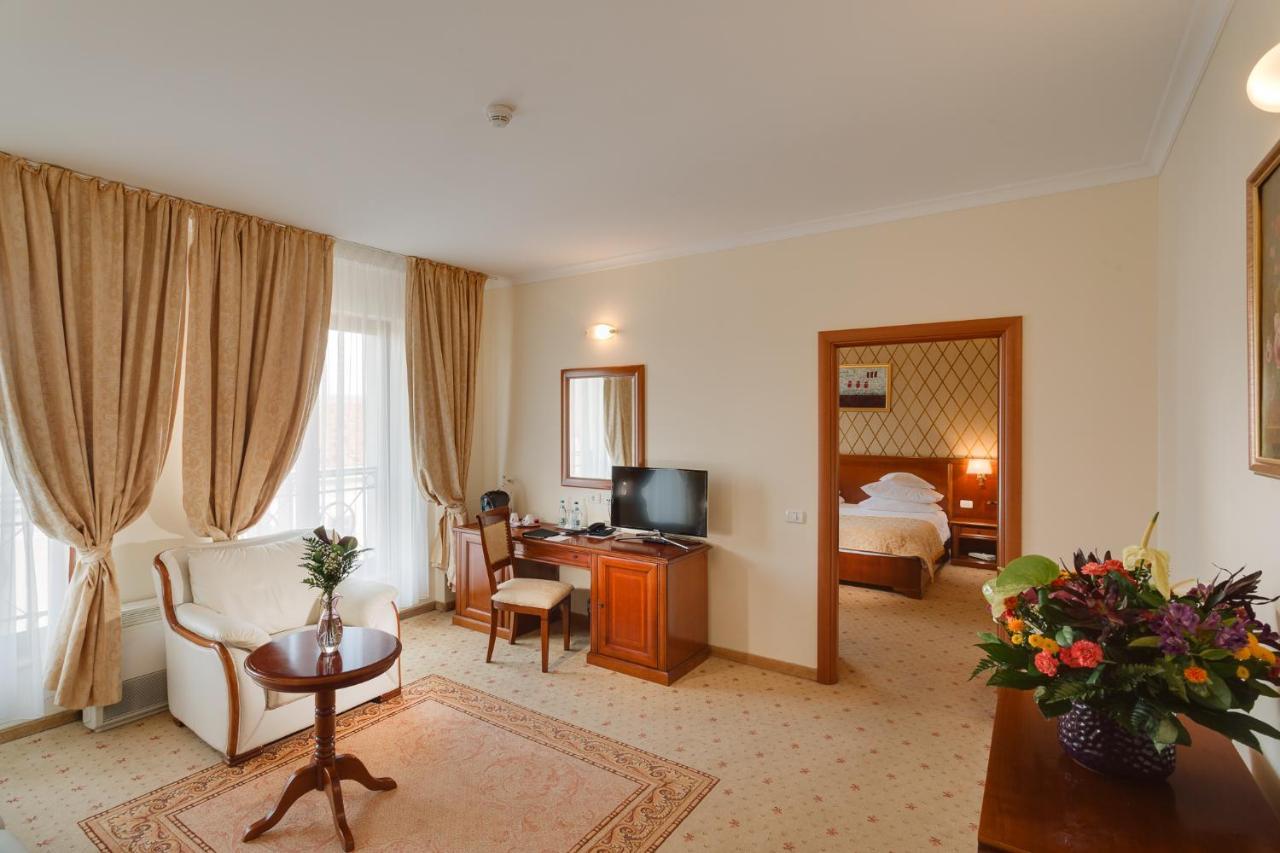Hotel Opera Plaza Κλουζ-Ναπόκα Εξωτερικό φωτογραφία