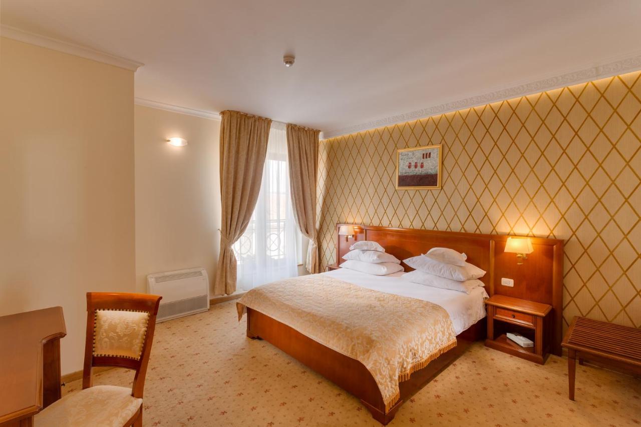 Hotel Opera Plaza Κλουζ-Ναπόκα Εξωτερικό φωτογραφία